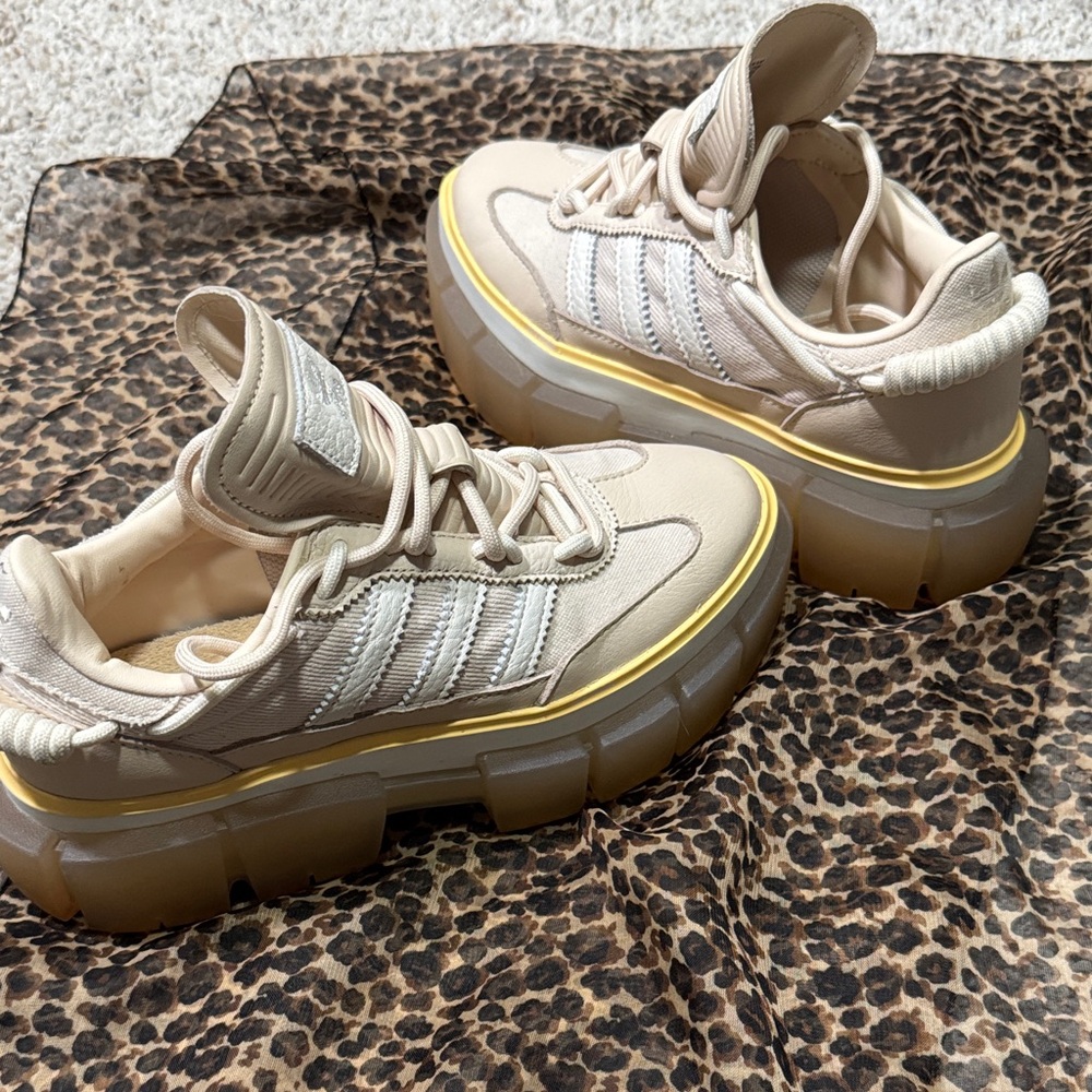 Stylish Cream Platform Sneakers